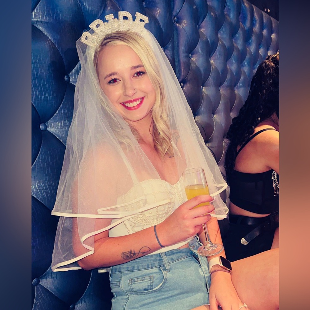 Bride Headband with Veil - Picture 5 of 6